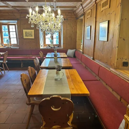 Lambacher ホテル 4*